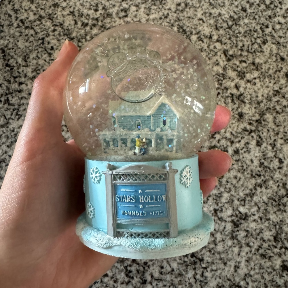 Stars Hollow Snow Globe